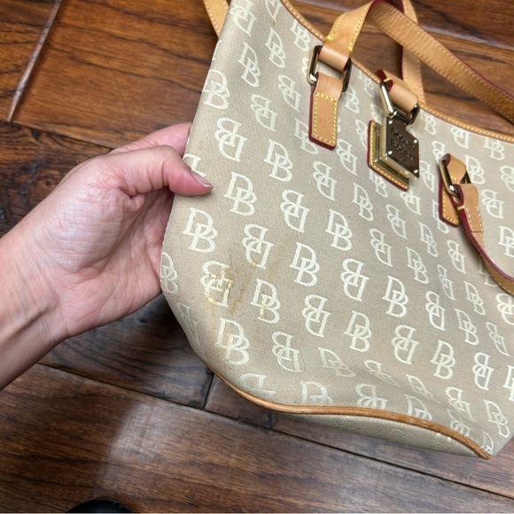 Dooney & bourke monogram signature canvas bucket tote - Picture 4 of 8